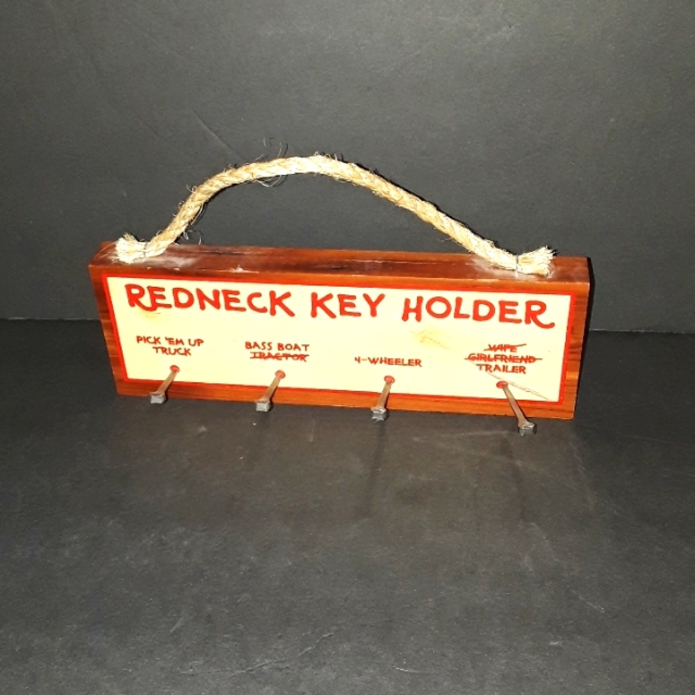 c RARE VINTAGE ALL WOOD REDNECK KEY HANGING WALL KEY HOLDER